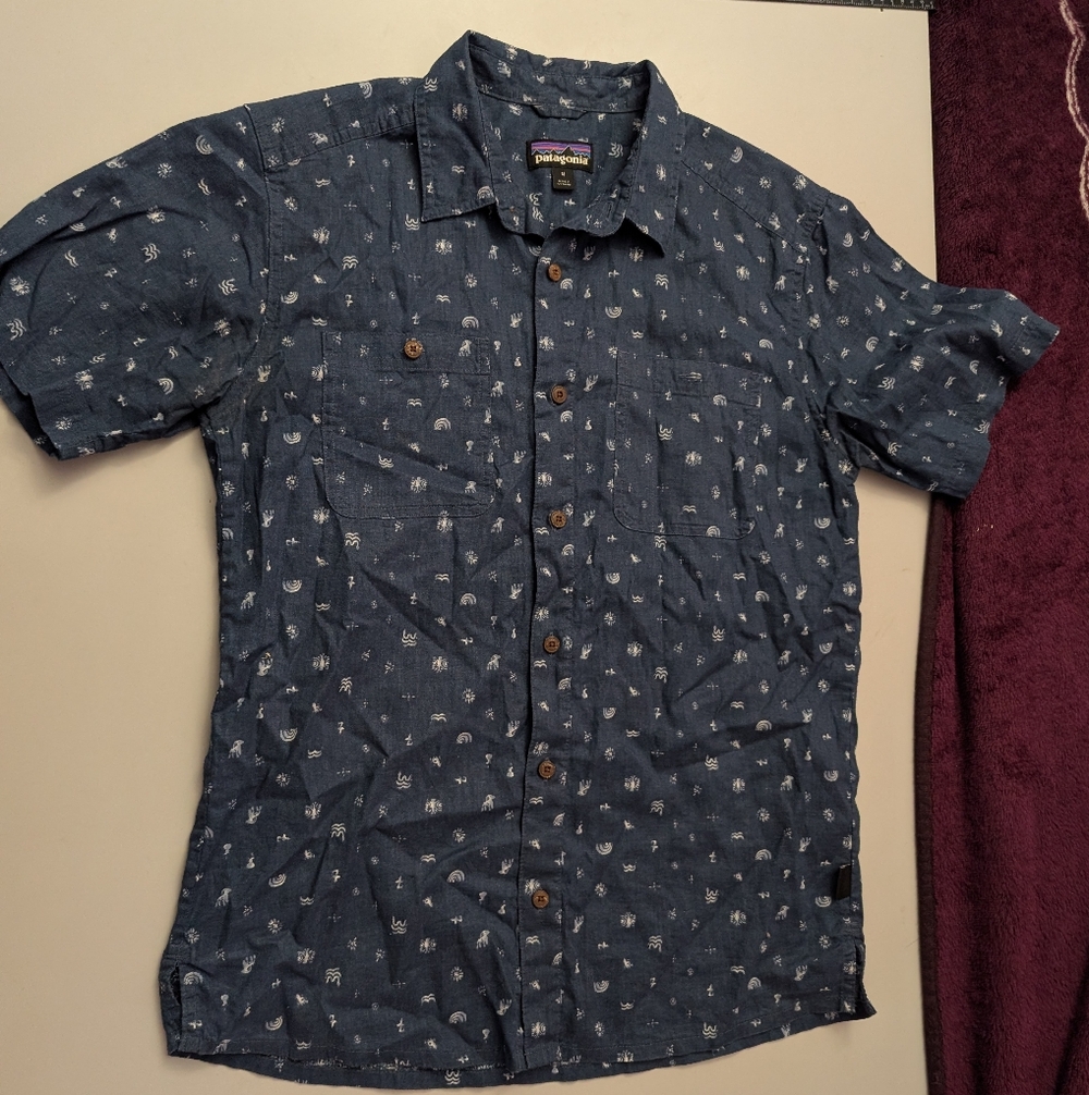 Patagonia Men's Navy Patterned Button Down Shirt